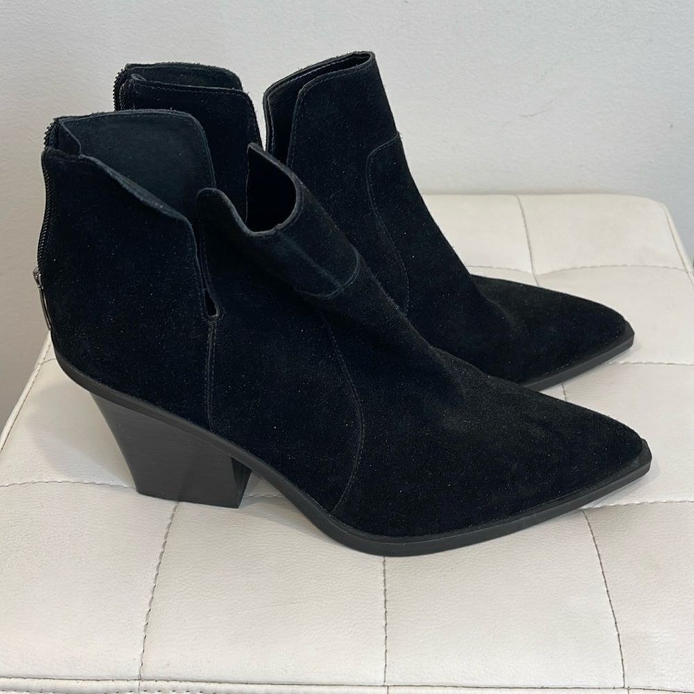 Vince Camuto Gwelona Black ankle bootie size 11